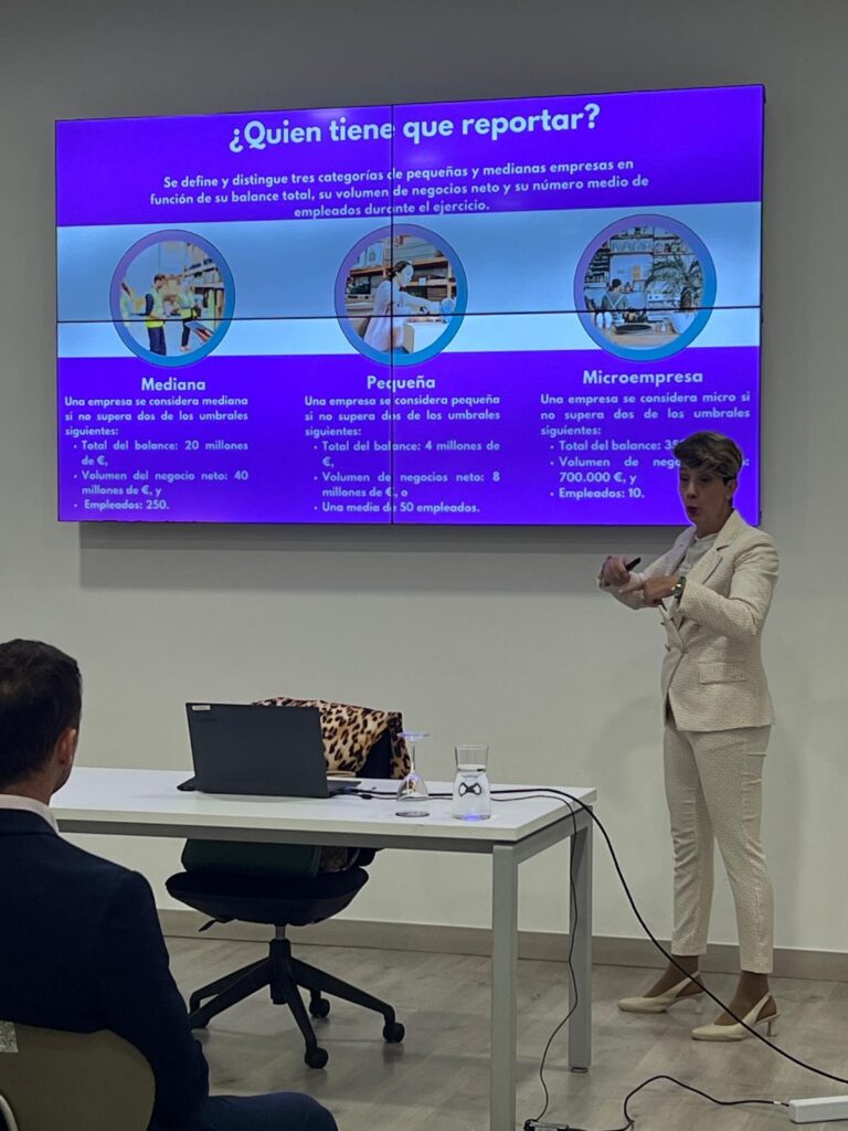 Francisca Molina, CEO de Selezziona consultoría. Exposición NEIS (Norma Europea Informativa de Sostenibilidad)