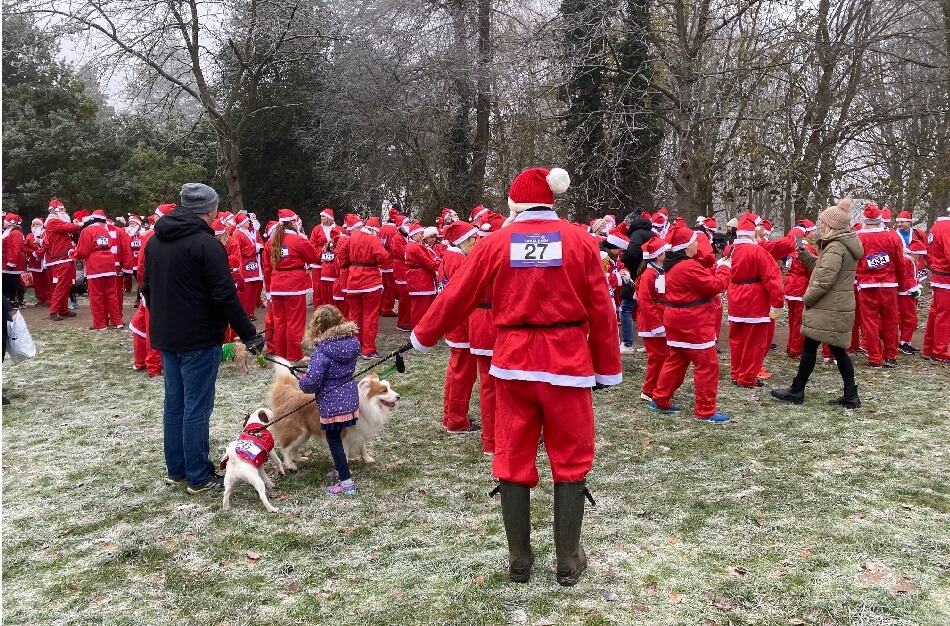 Santa Dash 2024, organizado por St Raphael's Hospice
