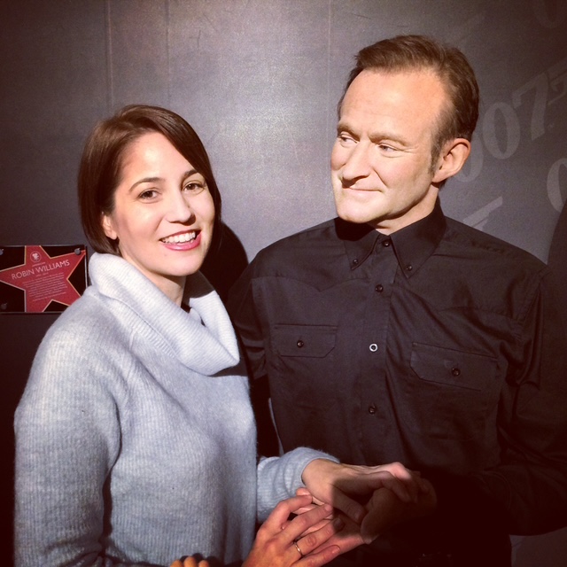Diana Granada en el Museo de Madame Tussaud de Londres junto al acto Robin William