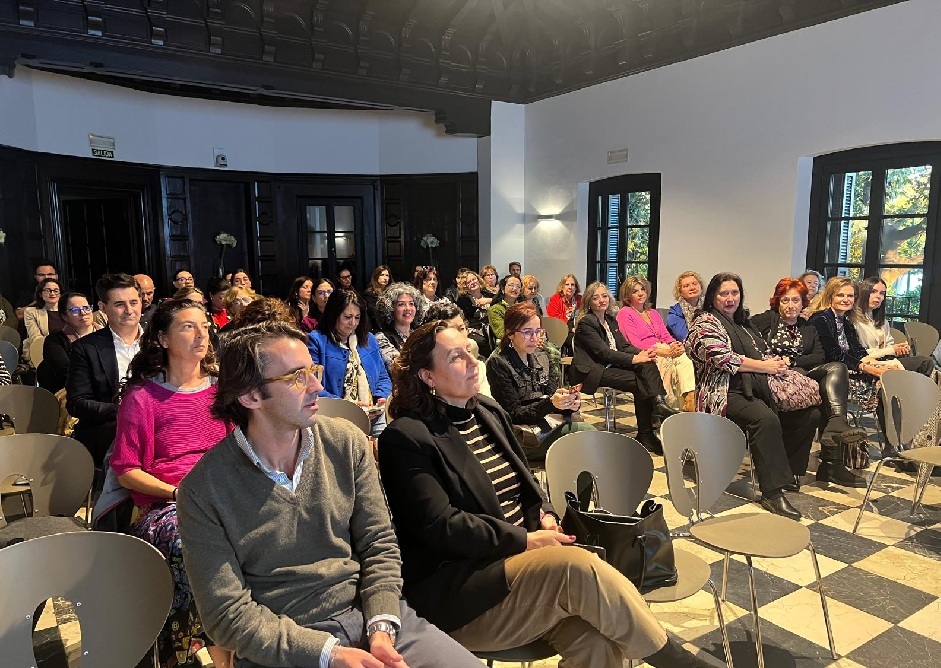 Presentación libro de la dtra. Elena Gallardo en el "Encuentro Mujeres Valientes con... "