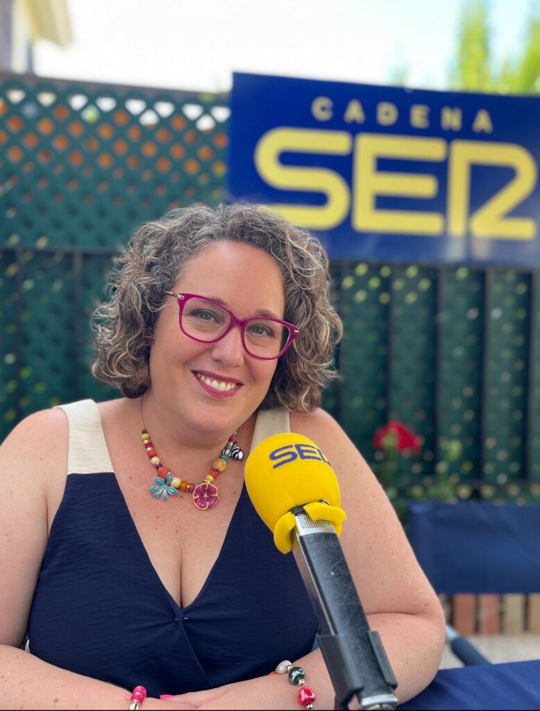 Ariadna%20Mateos...%20La%20voz%20de%20la%20radio%20en%20la%20Serranía%20de%20Ronda